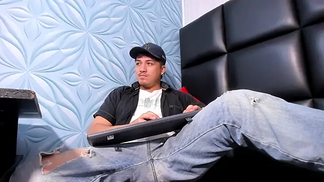 Snapshot of juanmechanic_ chatting on January 16, 5:00 am juanmechanic online show from January 16, 5:00 am