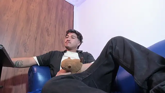 Snapshot of juanmechanic_ chatting on February 4, 4:51 am juanmechanic online show from February 4, 4:51 am