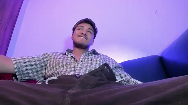 Snapshot of juanmechanic_ chatting on February 25, 4:45 am juanmechanic online show from February 25, 4:45 am