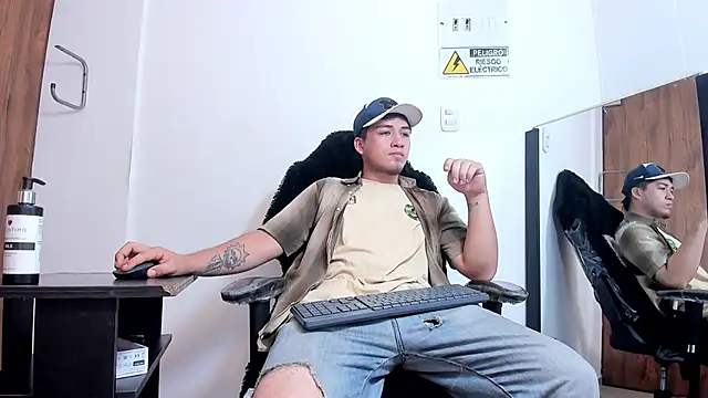 Snapshot of juanmechanic_ chatting on September 24, 7:31 pm juanmechanic  online show from September 24, 7:31 pm