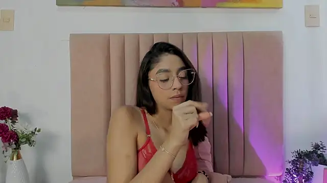 Snapshot of IvyJhons chatting on October 6, 11:44 am IvyJhons online show from October 6, 11:44 am