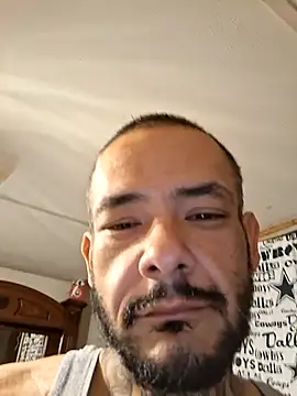 Snapshot of MassedParidae chatting on February 28, 2:00 am MassedParidae online show from February 28, 2:00 am