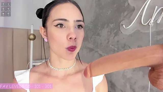 Snapshot of miamonroee_ chatting on September 23, 10:33 am miamonroee online show from September 23, 10:33 am