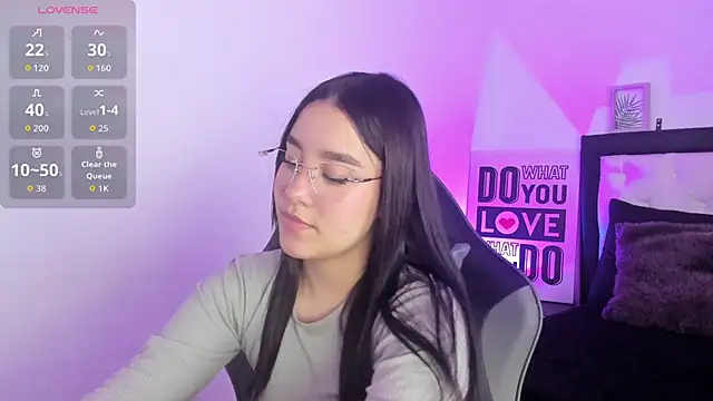 KimGarces online show from September 13, 8:42 pm