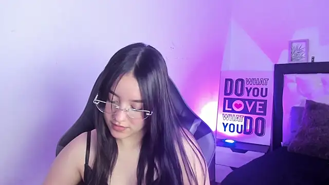 KimGarces online show from September 17, 9:06 pm