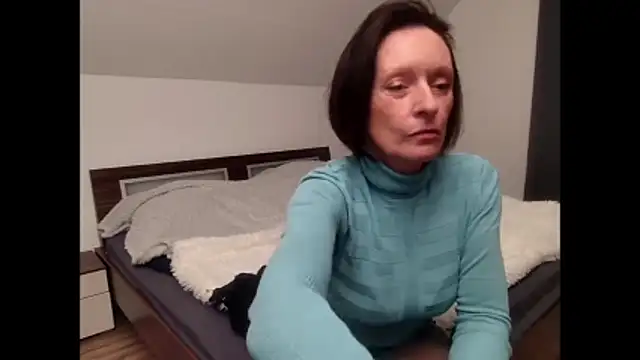 Snapshot of Zora-Enn chatting on December 17, 5:40 pm Zora-Enn online show from December 17, 5:40 pm