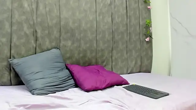 Snapshot of Lucia78couple chatting on October 8, 3:52 am Lucia78couple online show from October 8, 3:52 am