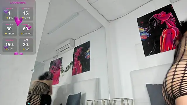 Snapshot of Lucia78couple chatting on October 25, 8:31 pm Lucia78couple online show from October 25, 8:31 pm