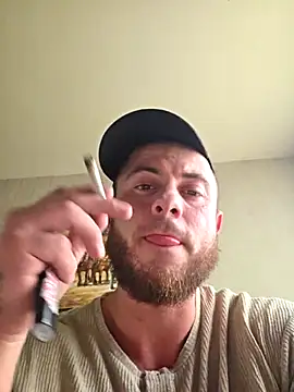 Snapshot of MushroomM1 chatting on June 15, 3:23 pm MushroomM1 online show from June 15, 3:23 pm
