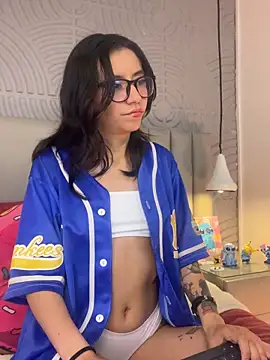 eviegothel  online show from November 17, 2:21 pm