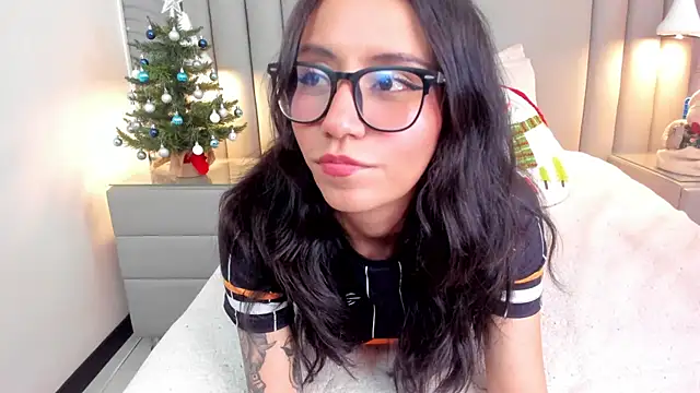 eviegothel  online show from December 15, 8:36 pm