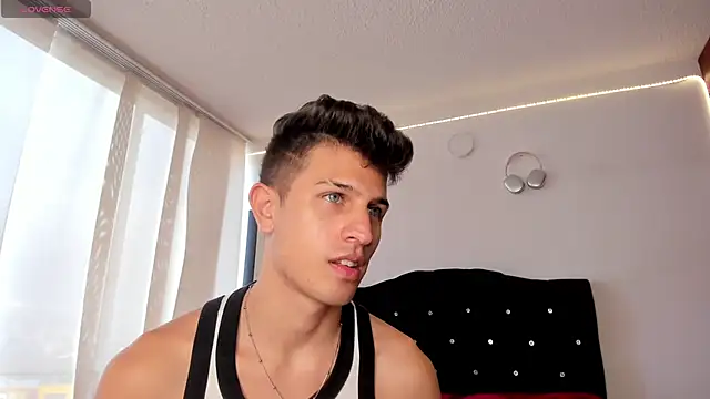 Snapshot of kevin_ahss chatting on September 19, 9:52 pm kevin ahss online show from September 19, 9:52 pm