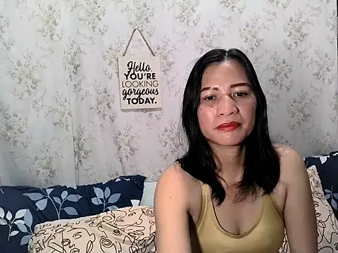 Snapshot of AgnesCutie chatting on June 6, 1:33 am AgnesCutie online show from June 6, 1:33 am