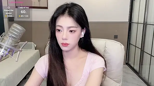 Sandy Uu online show from September 9, 5:28 am