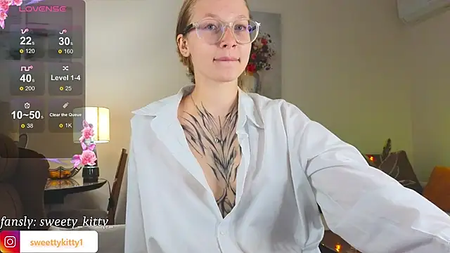 Snapshot of sweettykitty chatting on October 8, 2:29 pm sweettykitty online show from October 8, 2:29 pm