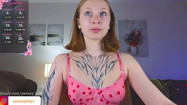 Snapshot of sweettykitty chatting on October 21, 1:32 pm sweettykitty online show from October 21, 1:32 pm