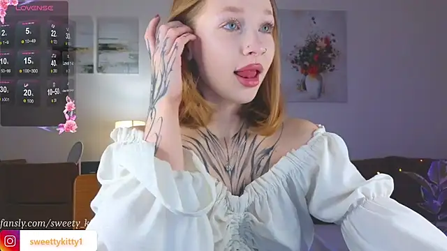 Snapshot of sweettykitty chatting on October 25, 11:42 am sweettykitty online show from October 25, 11:42 am
