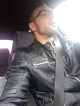 Snapshot of Necunoscutul001 chatting on October 4, 11:12 am Necunoscutul001 online show from October 4, 11:12 am