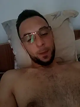 Snapshot of Necunoscutul001 chatting on November 18, 9:12 am Necunoscutul001 online show from November 18, 9:12 am