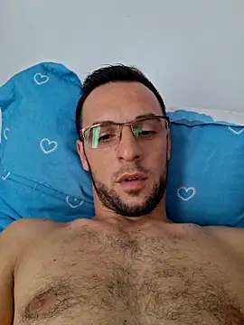 Snapshot of Necunoscutul001 chatting on October 8, 6:48 am Necunoscutul001 online show from October 8, 6:48 am