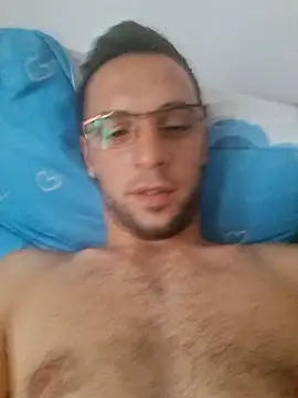 Snapshot of Necunoscutul001 chatting on October 6, 7:20 am Necunoscutul001 online show from October 6, 7:20 am