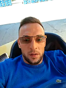 Snapshot of Necunoscutul001 chatting on September 20, 7:46 am Necunoscutul001 online show from September 20, 7:46 am