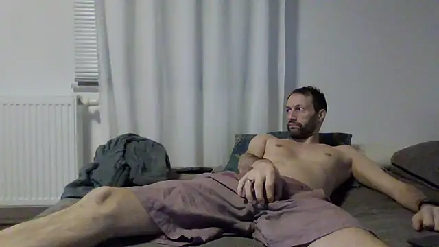 Snapshot of XLBarehengst chatting on November 28, 6:41 pm XLBarehengst online show from November 28, 6:41 pm