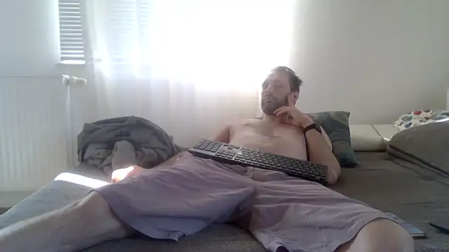 Snapshot of XLBarehengst chatting on July 25, 4:02 pm XLBarehengst online show from July 25, 4:02 pm
