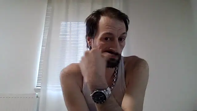 Snapshot of XLBarehengst chatting on October 4, 7:32 am XLBarehengst online show from October 4, 7:32 am