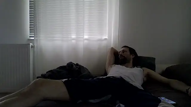 Snapshot of XLBarehengst chatting on October 7, 1:34 pm XLBarehengst online show from October 7, 1:34 pm