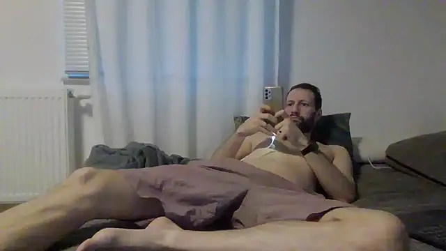 Snapshot of XLBarehengst chatting on December 4, 2:49 pm XLBarehengst online show from December 4, 2:49 pm