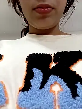 blueeyegirl22 online show from December 3, 5:52 am