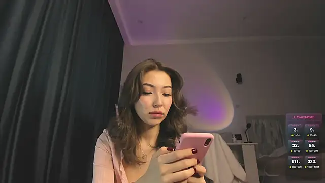 Snapshot of devaivy chatting on October 3, 10:39 am devaivy online show from October 3, 10:39 am
