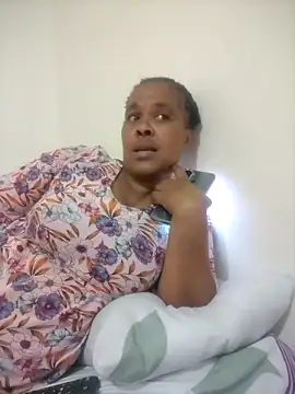 Snapshot of Ebonyboobsmilk chatting on October 6, 5:35 pm Ebonyboobsmilk online show from October 6, 5:35 pm