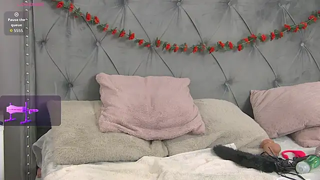 LolaButtie online show from March 8, 7:33 am