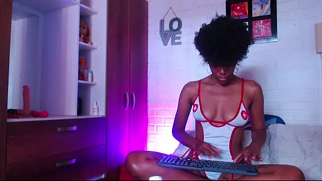 Snapshot of lucyymaximo chatting on September 15, 2:06 pm lucyymaximo online show from September 15, 2:06 pm