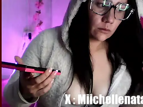 miichellemalvoa online show from May 25, 9:35 pm