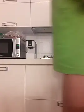 singolo discreto online show from April 18, 4:59 am