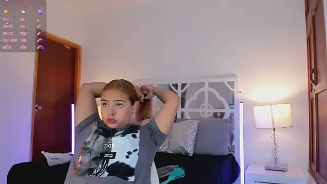 MikaelaStone online show from December 17, 10:31 am