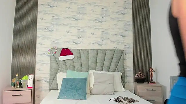 ShanelEvans online show from December 5, 6:50 pm