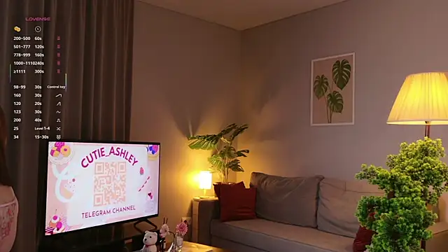 Snapshot of Luna_Foxy chatting on October 8, 2:18 pm Luna Foxy online show from October 8, 2:18 pm