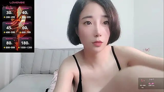 Snapshot of YIWA-2000 chatting on July 6, 6:31 am YIWA-2000 online show from July 6, 6:31 am