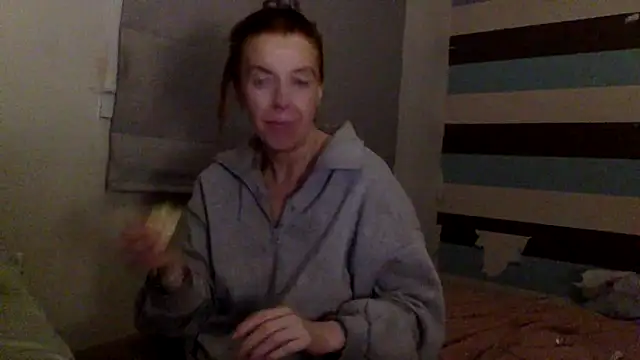 Snapshot of Bellababexox chatting on June 17, 1:38 am Bellababexox online show from June 17, 1:38 am