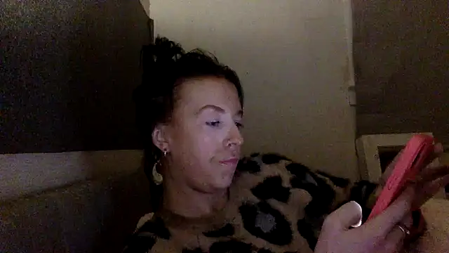 Snapshot of Bellababexox chatting on July 6, 4:30 am Bellababexox online show from July 6, 4:30 am