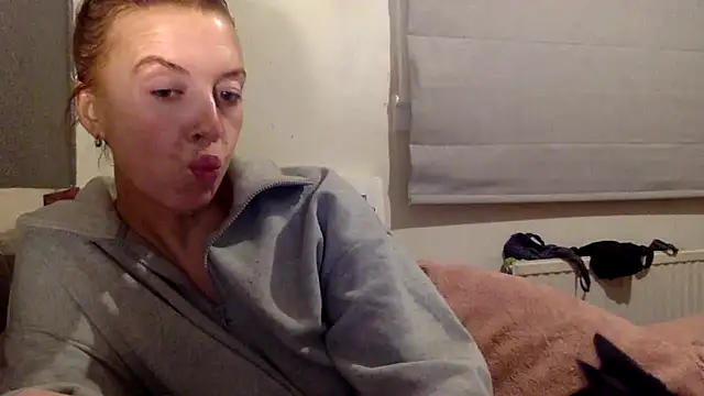 Snapshot of Bellababexox chatting on June 10, 12:01 am Bellababexox online show from June 10, 12:01 am