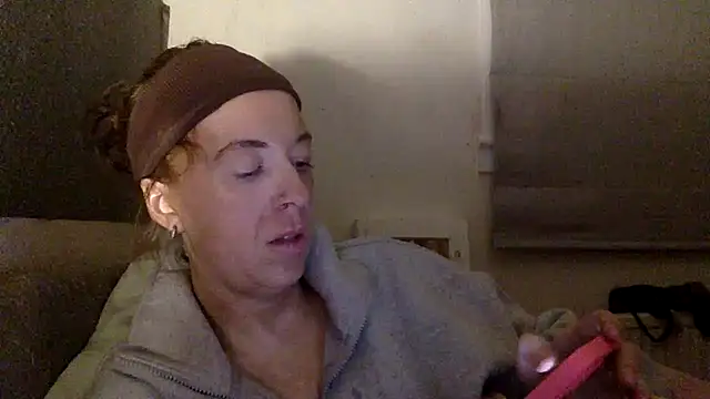 Snapshot of Bellababexox chatting on June 14, 2:24 am Bellababexox online show from June 14, 2:24 am