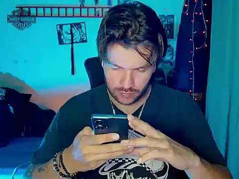 Snapshot of cortelioni_massimo_ chatting on November 5, 2:25 am cortelioni massimo online show from November 5, 2:25 am