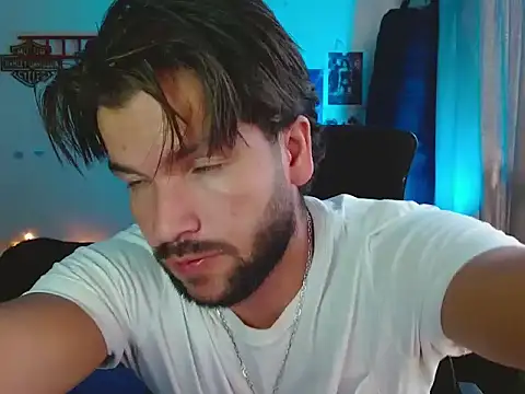 Snapshot of cortelioni_massimo_ chatting on October 24, 7:35 pm cortelioni massimo online show from October 24, 7:35 pm