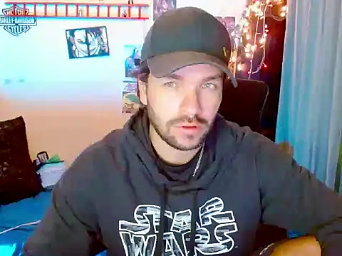 Snapshot of cortelioni_massimo_ chatting on December 16, 12:26 am cortelioni massimo online show from December 16, 12:26 am