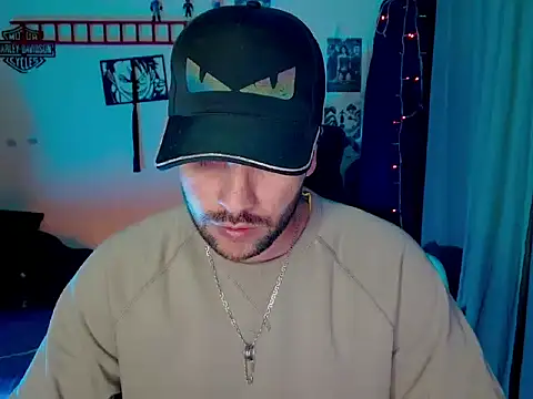 Snapshot of cortelioni_massimo_ chatting on November 6, 2:48 am cortelioni massimo online show from November 6, 2:48 am